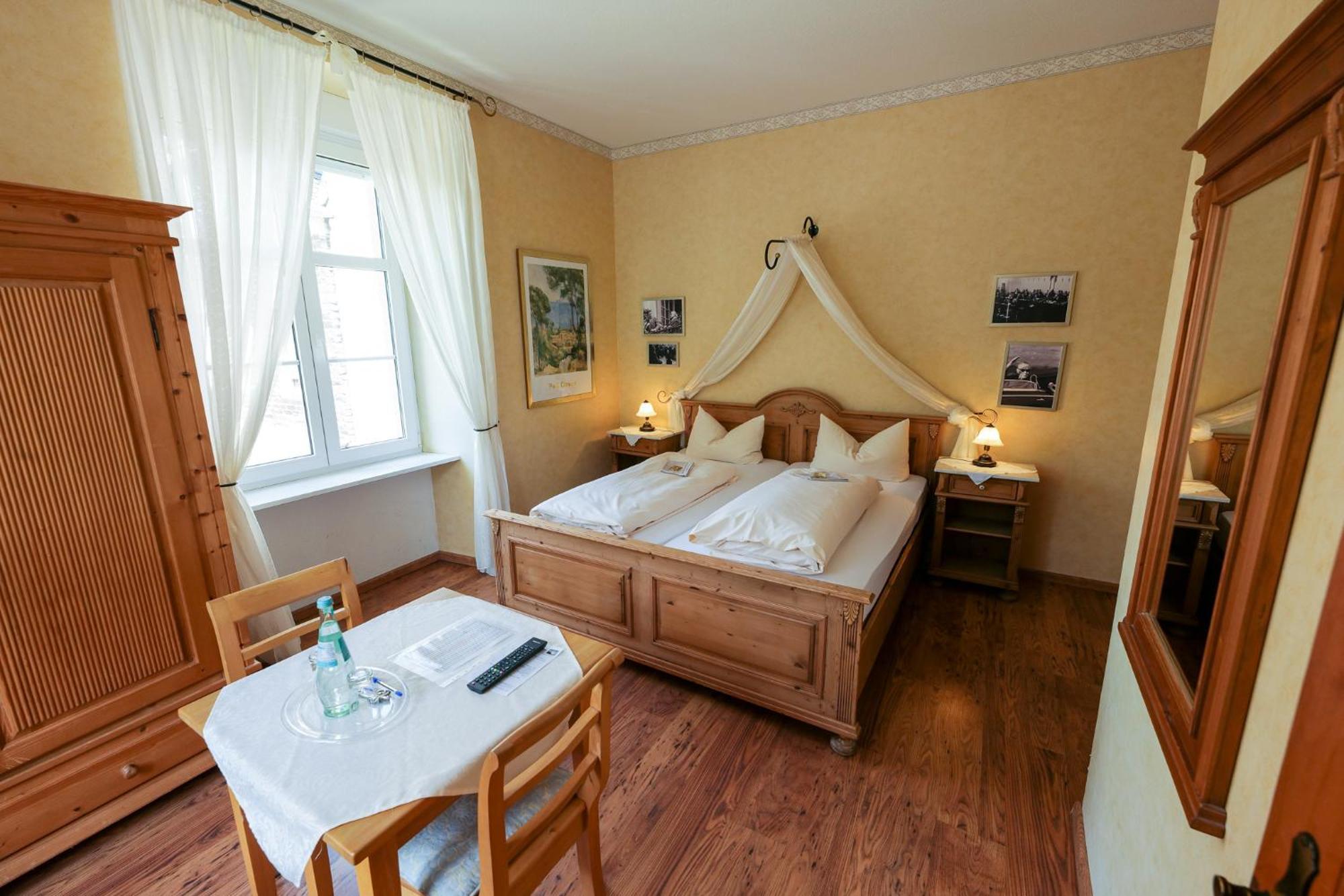 Hotel Alte Buergermeisterei Ediger-Eller Bagian luar foto
